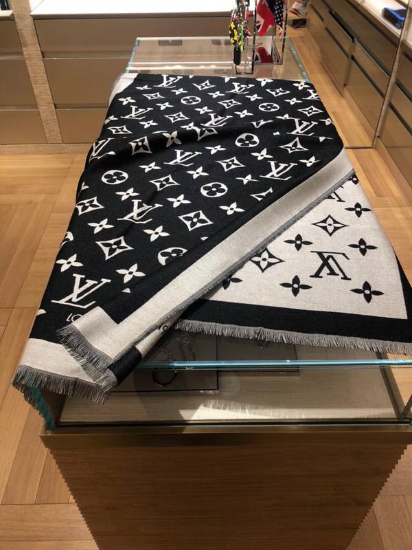 Louis Vuitton Scarf LVC00514